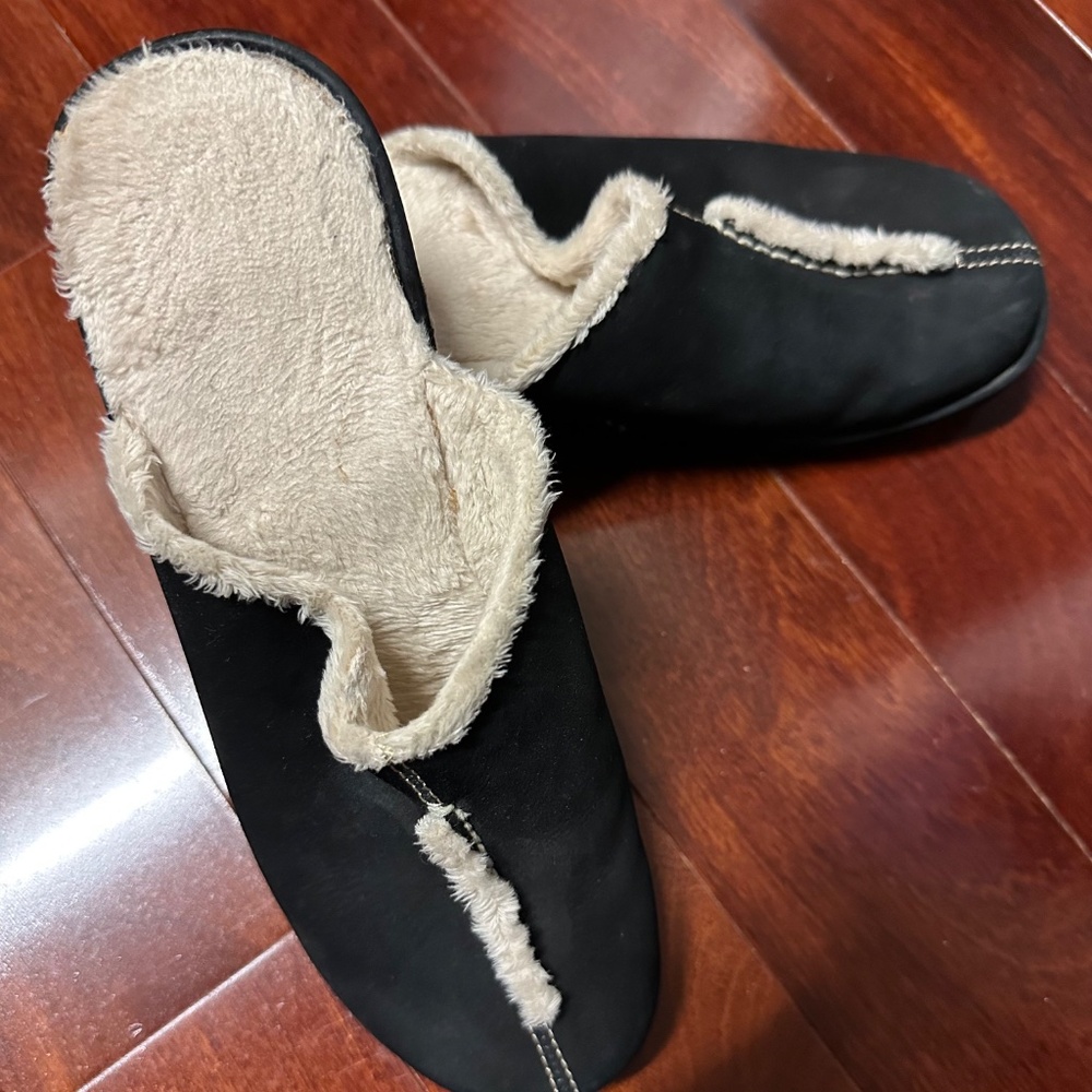 White Mountain Ladies Clogs Black Suede and White Fur Lined Shoes Size 7 EUC